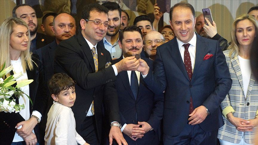 Mehmet Murat Çalık Kimdir