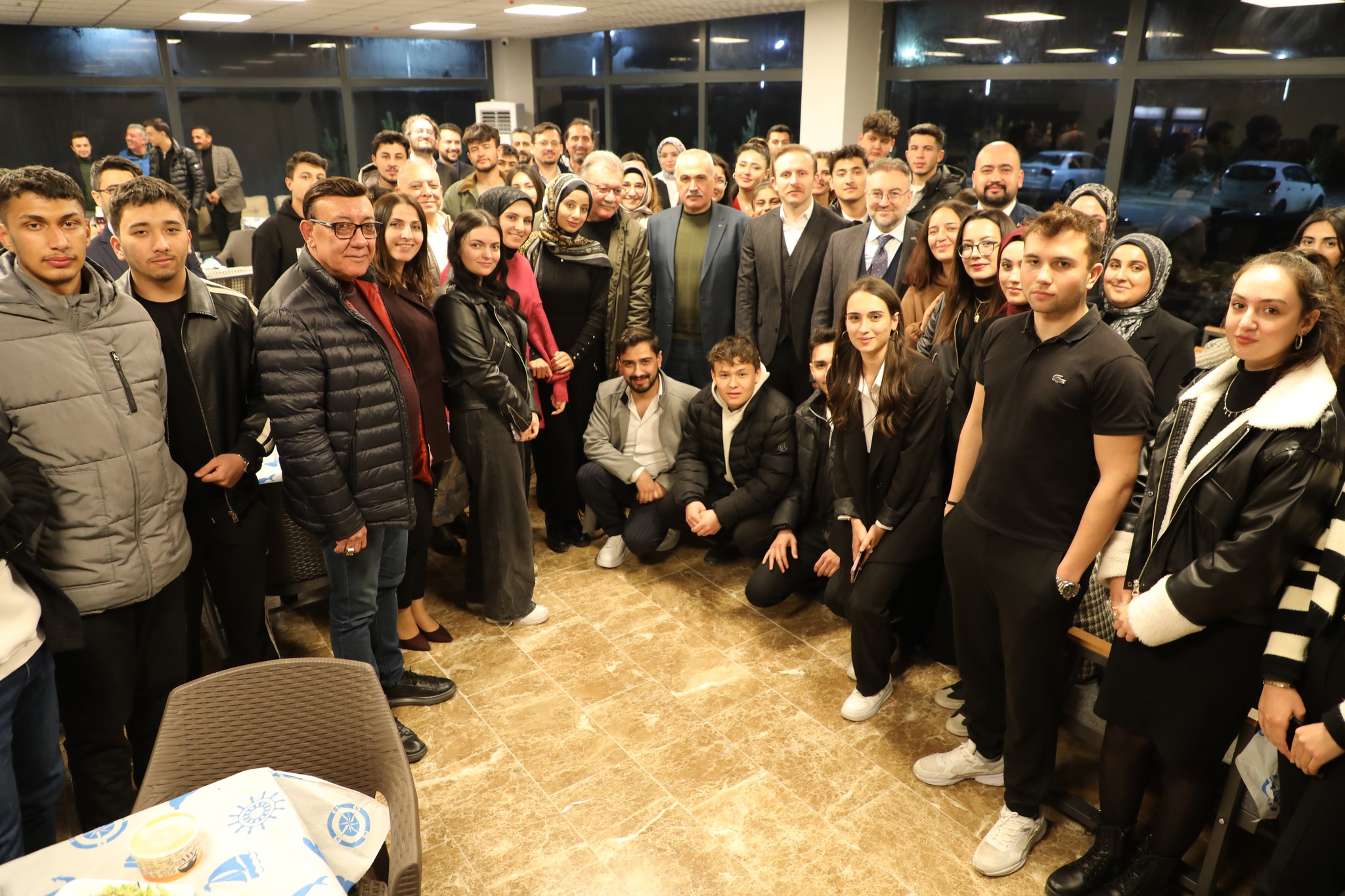 Öğrencilerle Iftar Yaptı8