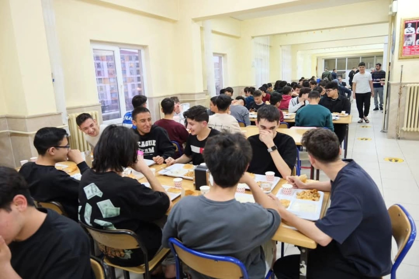 Öğrencilerle Iftar Yaptı2