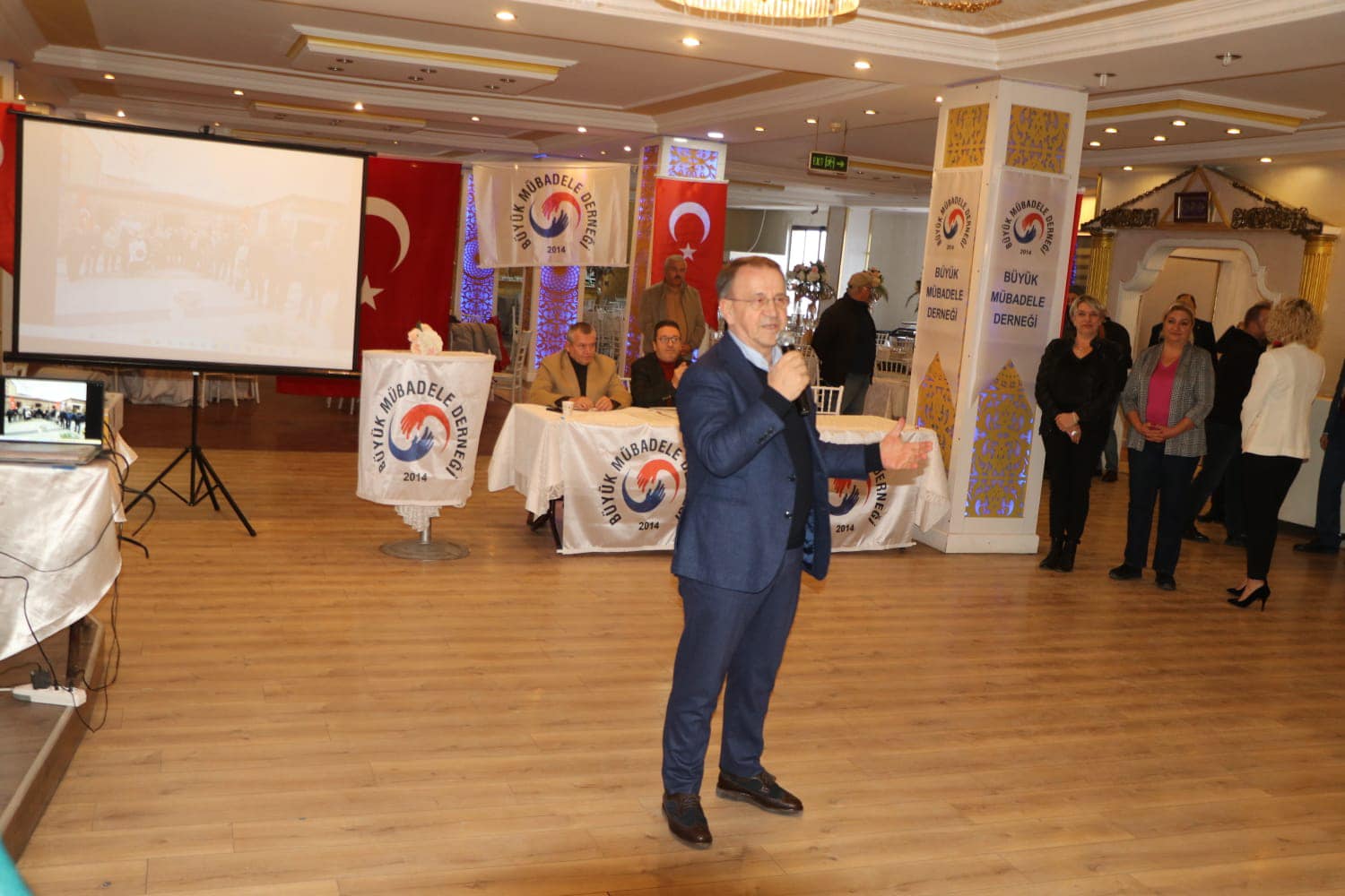 Özcan Işıklar Kimdir