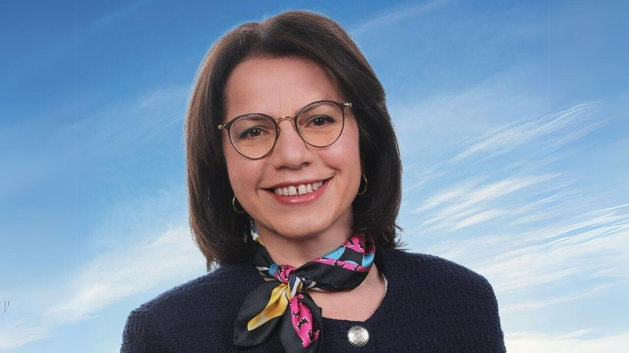 Esin Köymen Kimdir