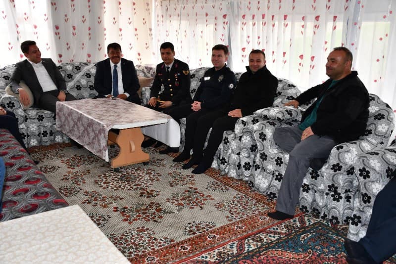 Yalnız Bırakmadılar 1