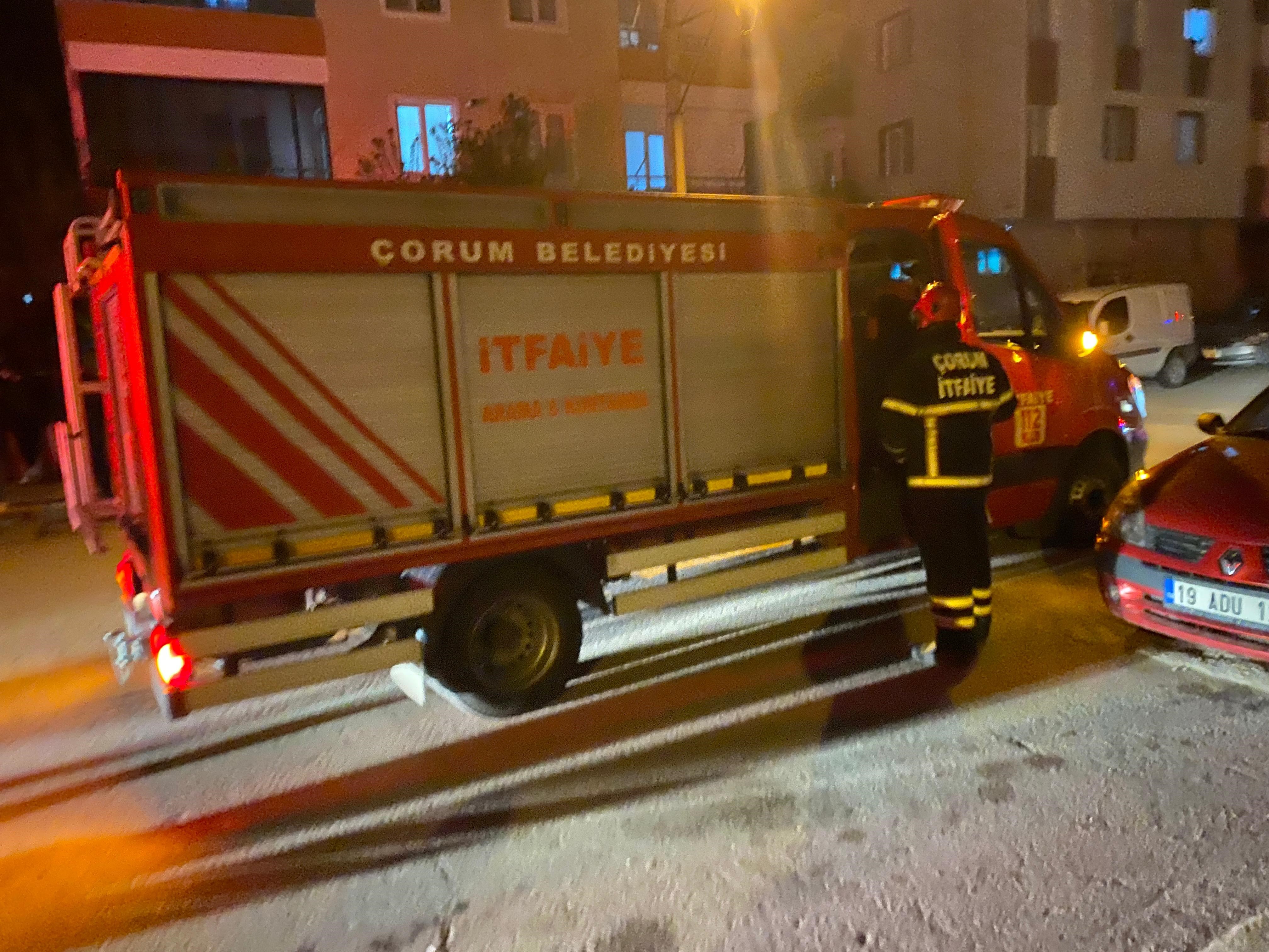 5 Katlı Binanın Çatısından Atladı (1)