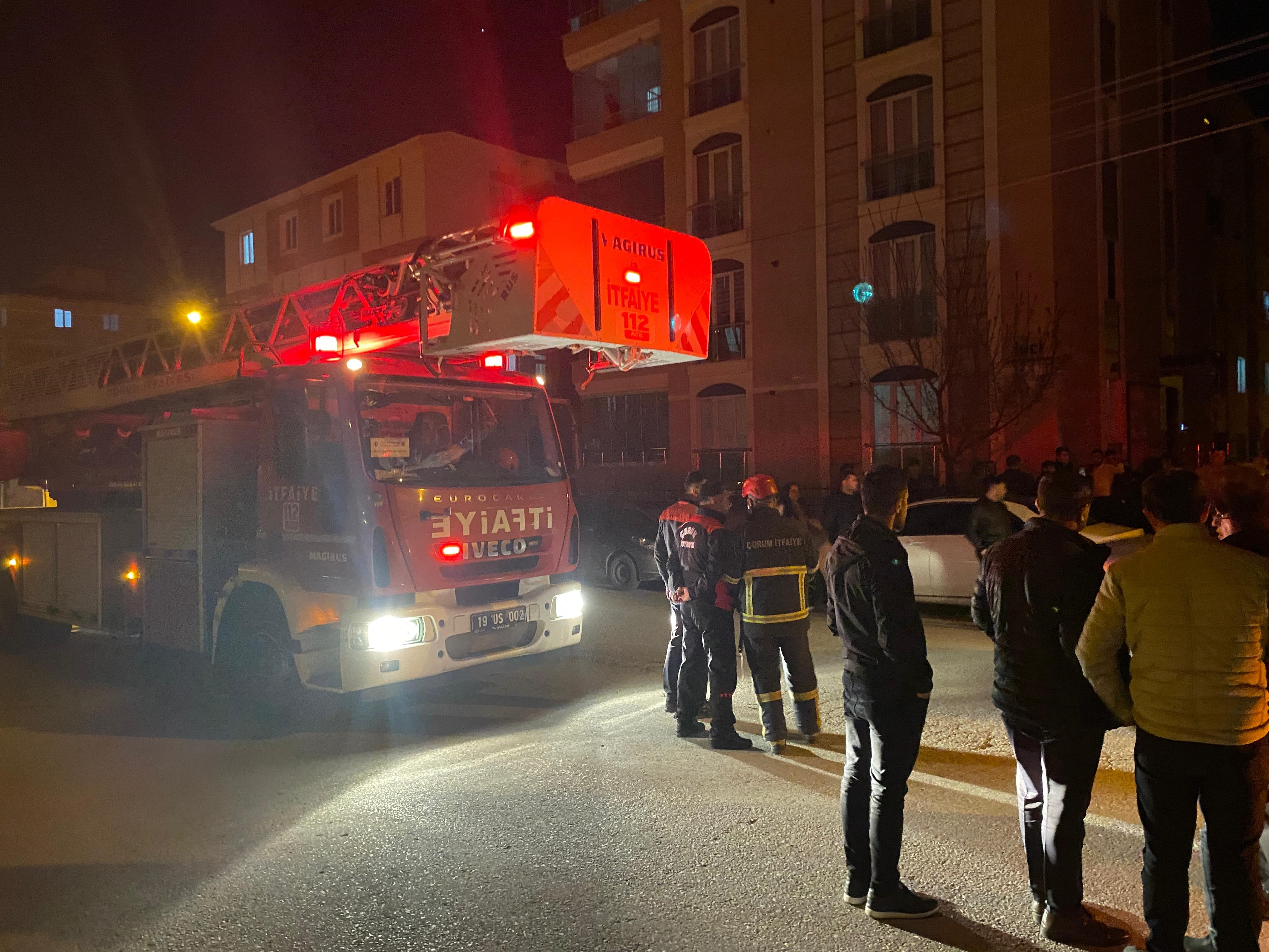 5 Katlı Binanın Çatısından Atladı (6)