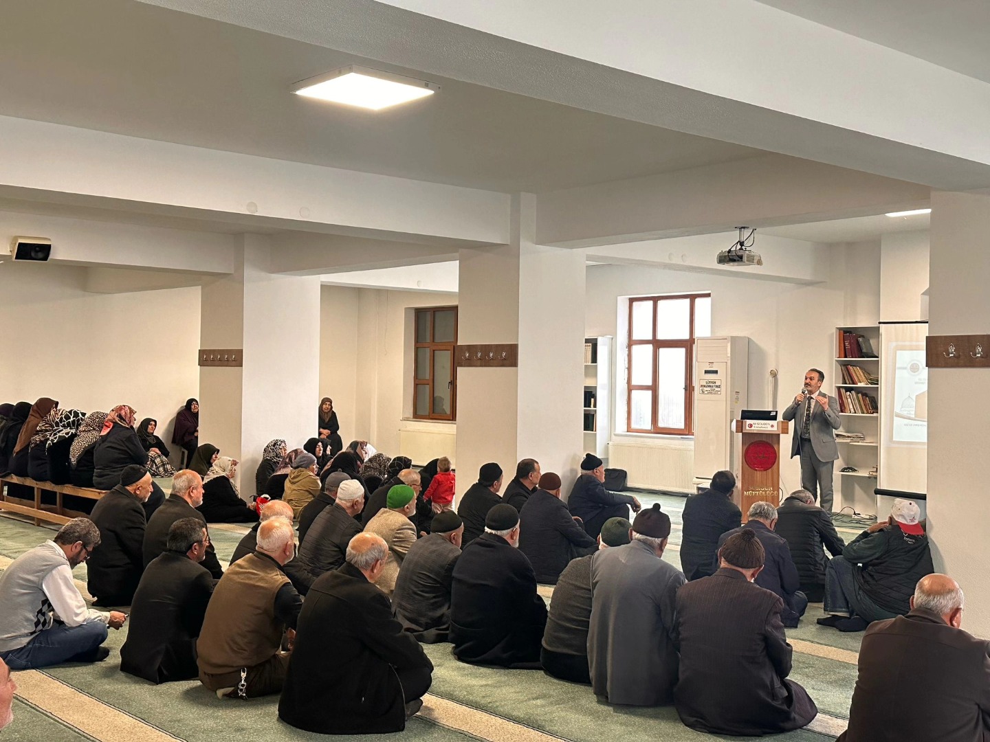 Seminerler Devam Ediyor