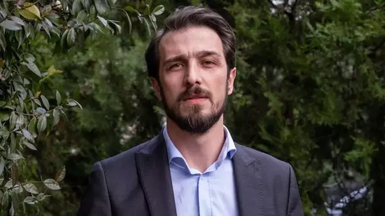 Emrah Altıntoprak Kimdir