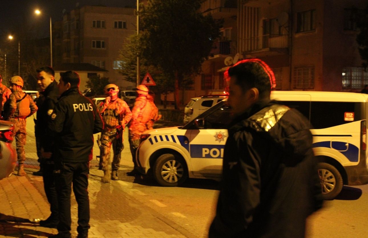 Polis Ikna Ateş Açan Şahıs (1)