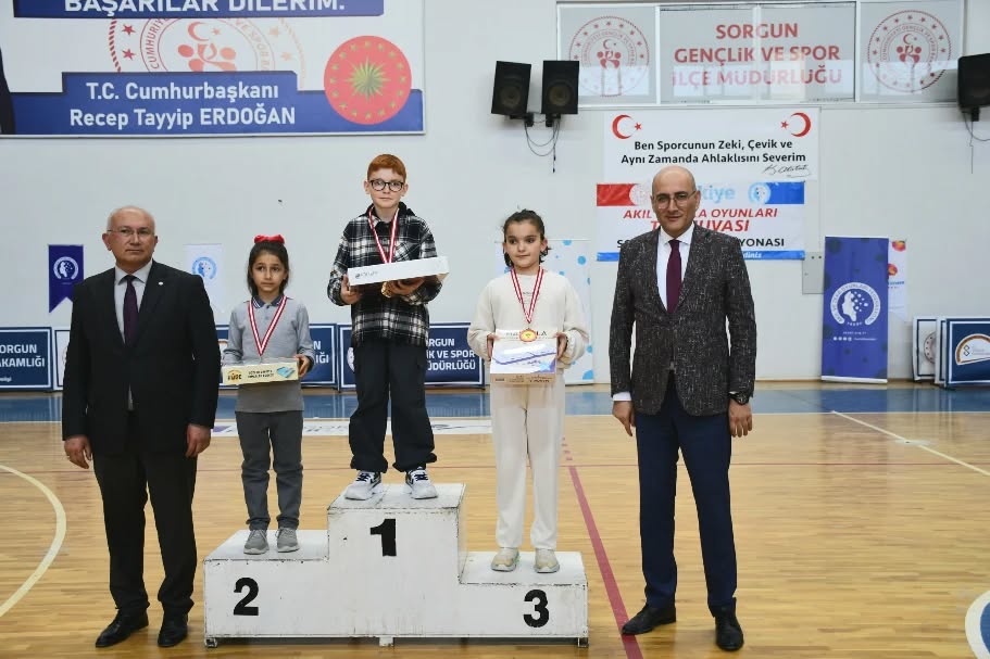 Hediyelerini Aydın Takdim Etti