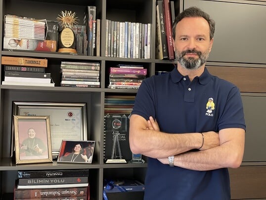 Timur Savcı Kimdir1
