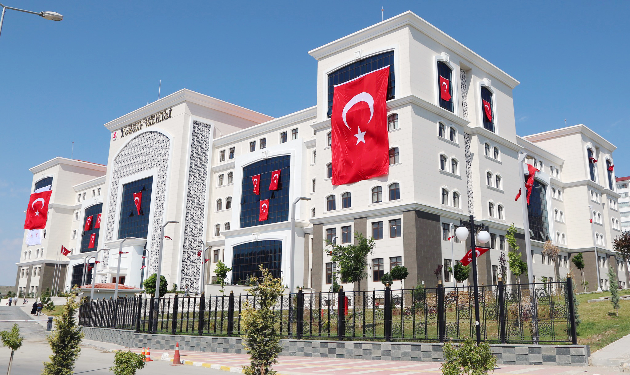 Yer Gök Bayrak Olsun!’ (2)