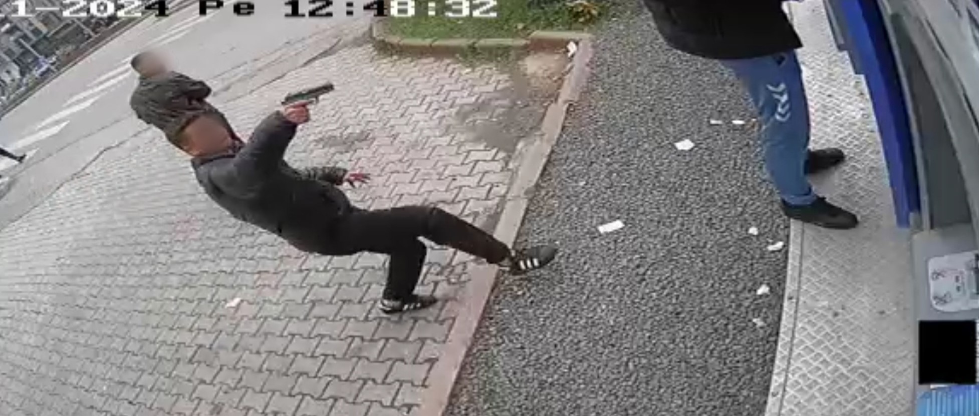 Para Çekerken Öldürüldü… Vurulma Anı Kamerada! (2)