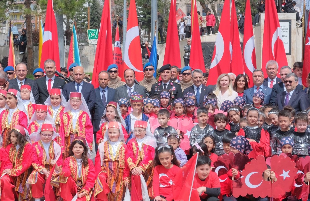 Yozgat’ta 23 Nisan Coşkusu Cumhuriyet Meydanı’nı Sardı (2)