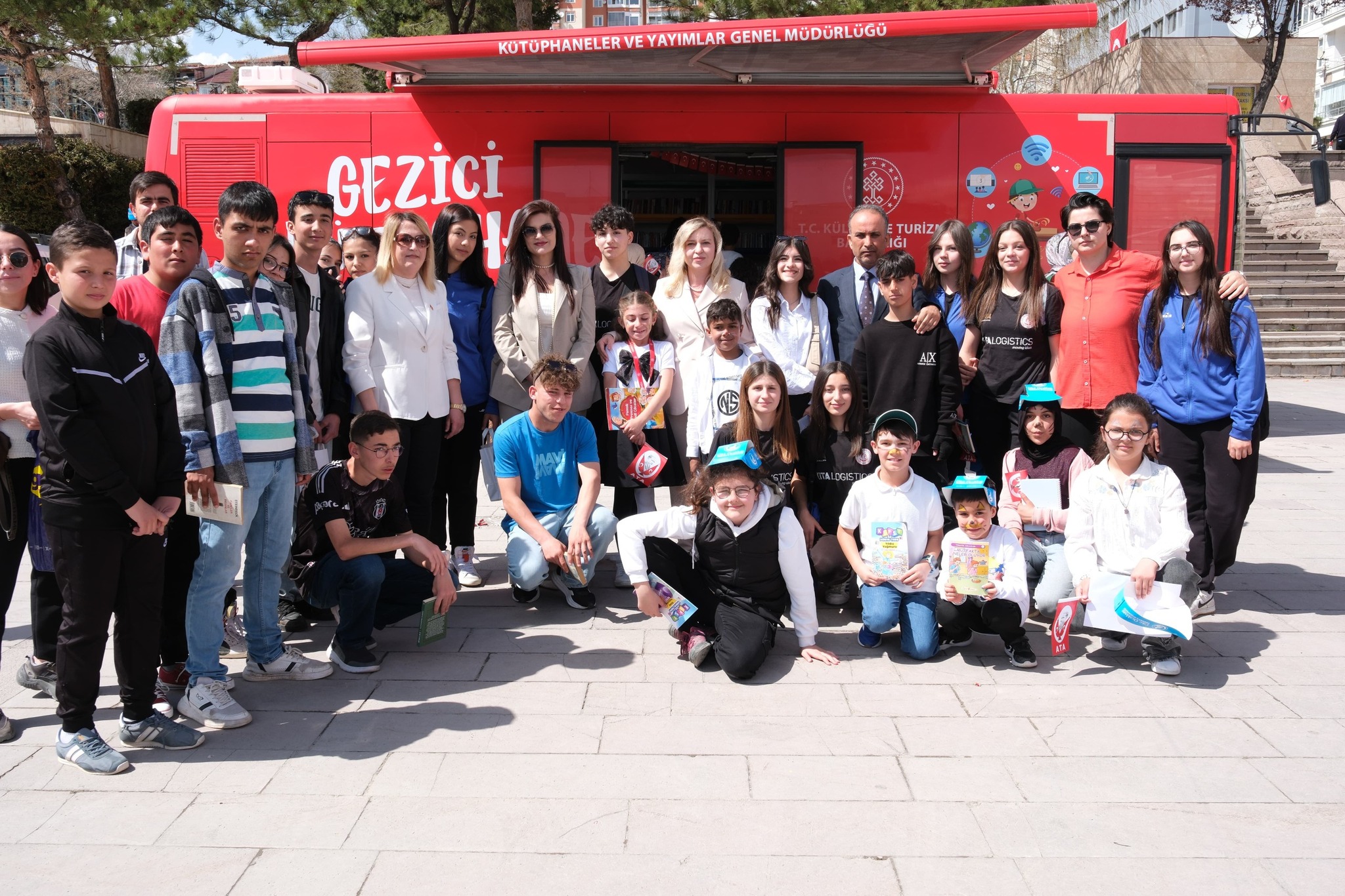 Çocuklar Kitaplarla Buluştu2