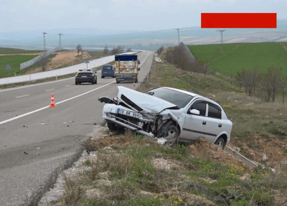 Yozgat'ta korkutan kaza... İki otomobil çarpıştı!
