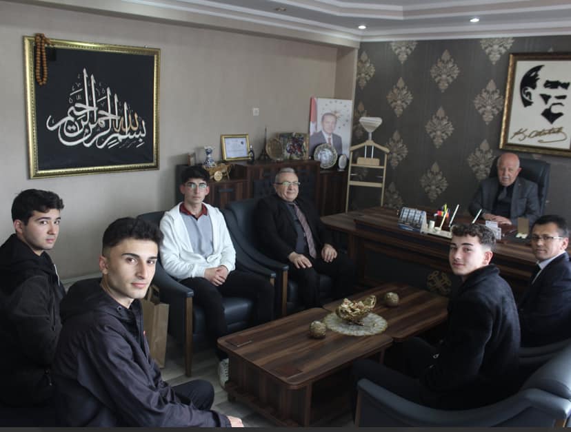 Öğrencilerden Teşekkür Ziyareti