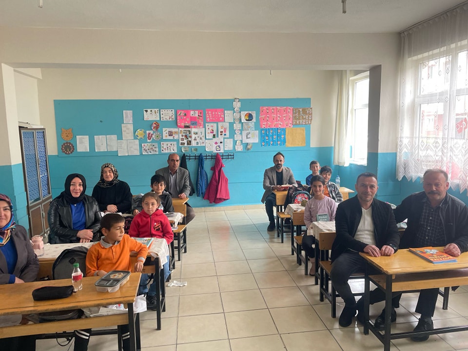 Öğrencilere Kitap Dağıtıldı2