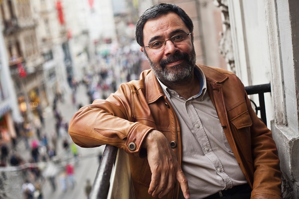 Ahmet Ümit Kimdir