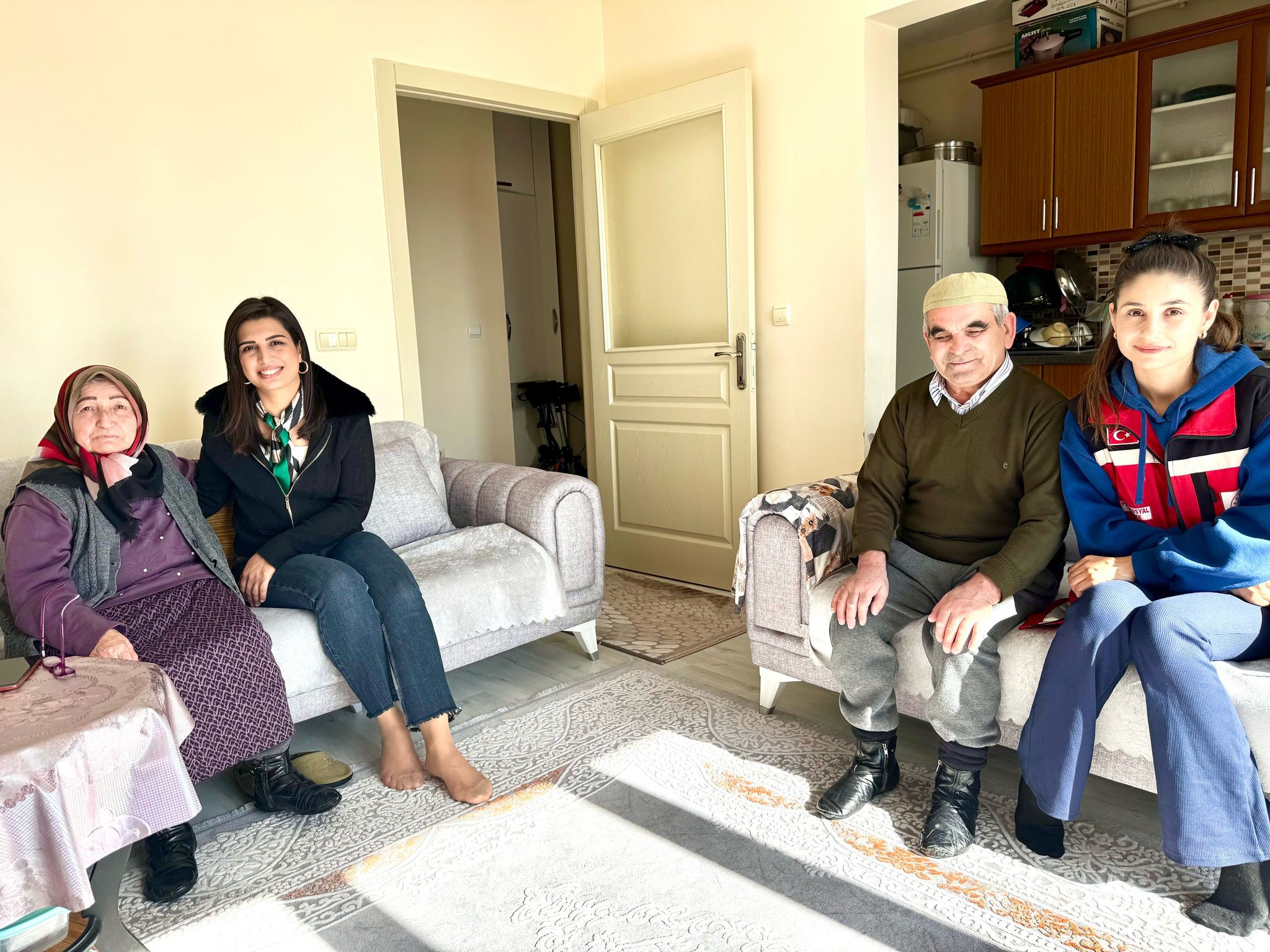 Aile Ziyaretlerini Sürdürüyor1