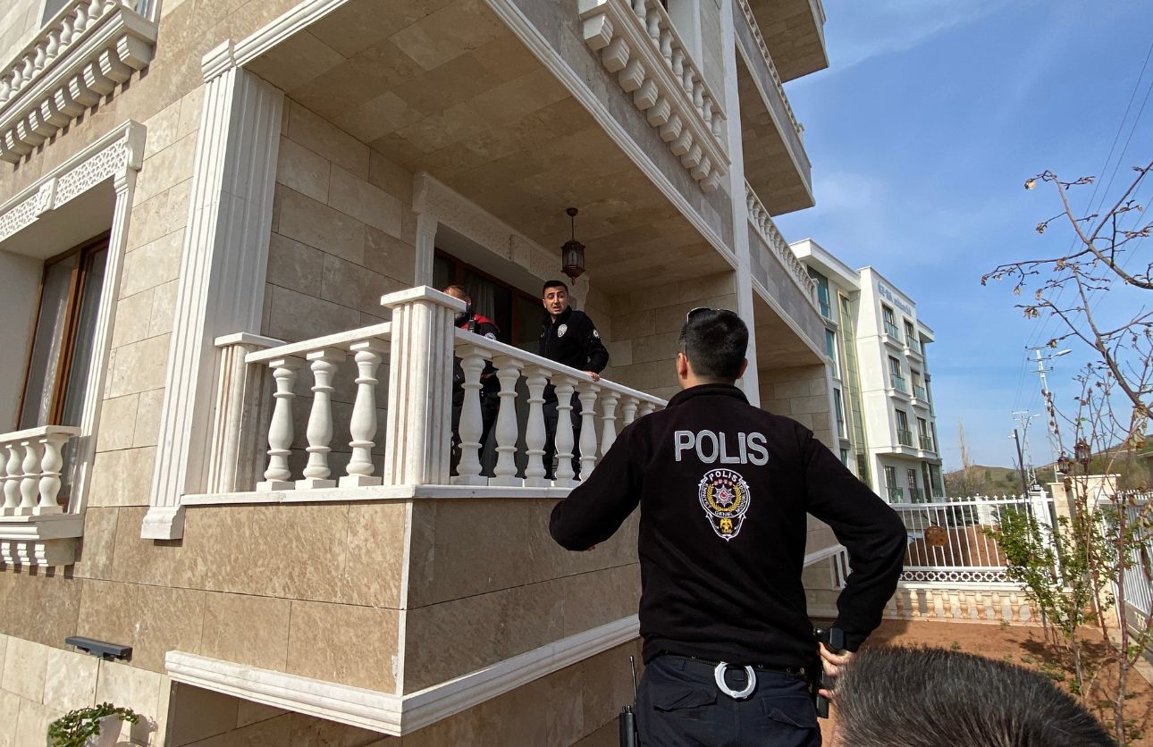 Emekli Astsubay Önce Karısını Sonra Kendini Vurdu! (7)