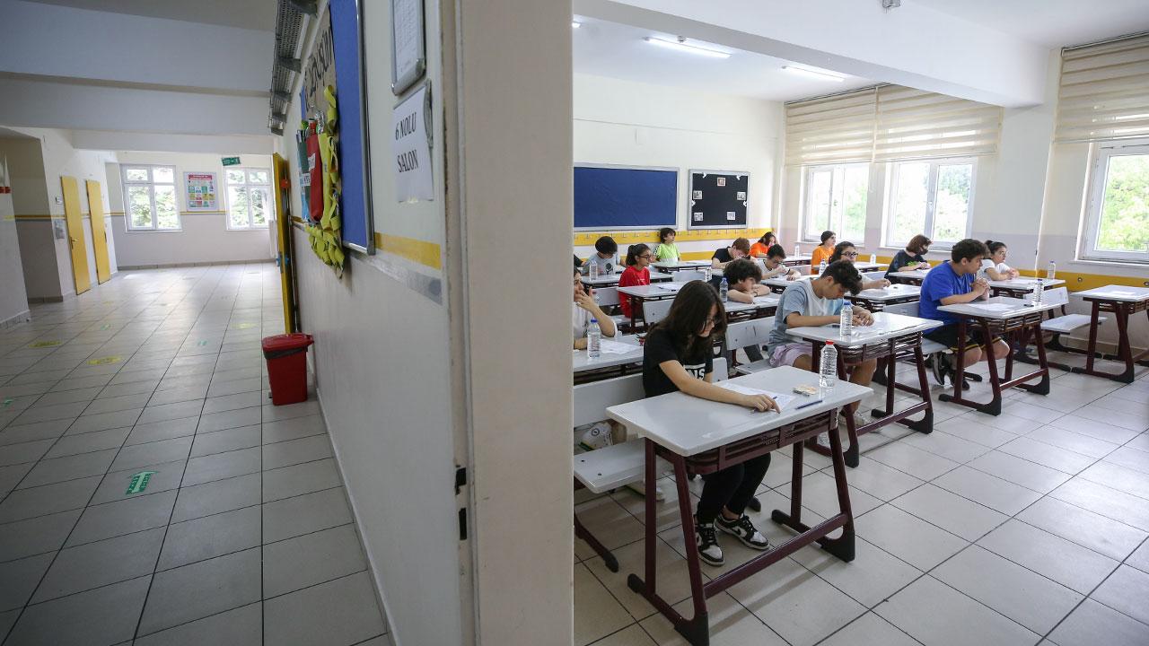 Tüm Okullarda Yasaklandı (2)