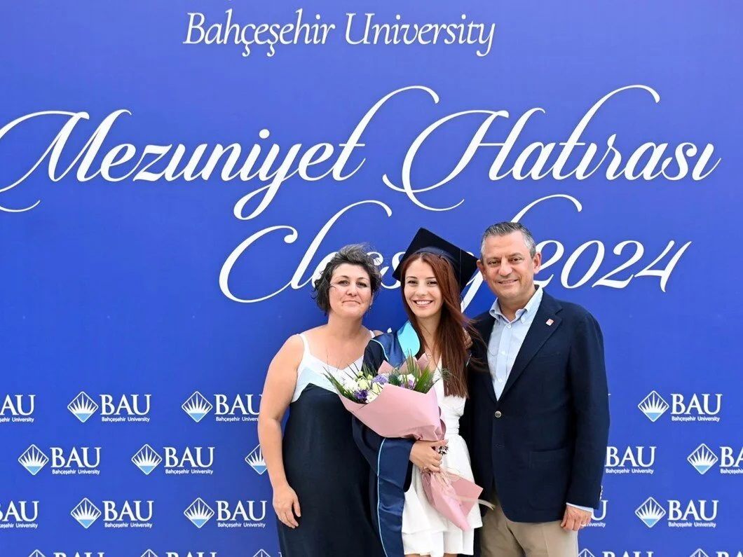 İpek Özel Kimdir
