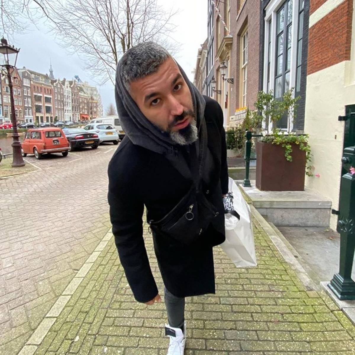 Tolga Akış Kimdir1