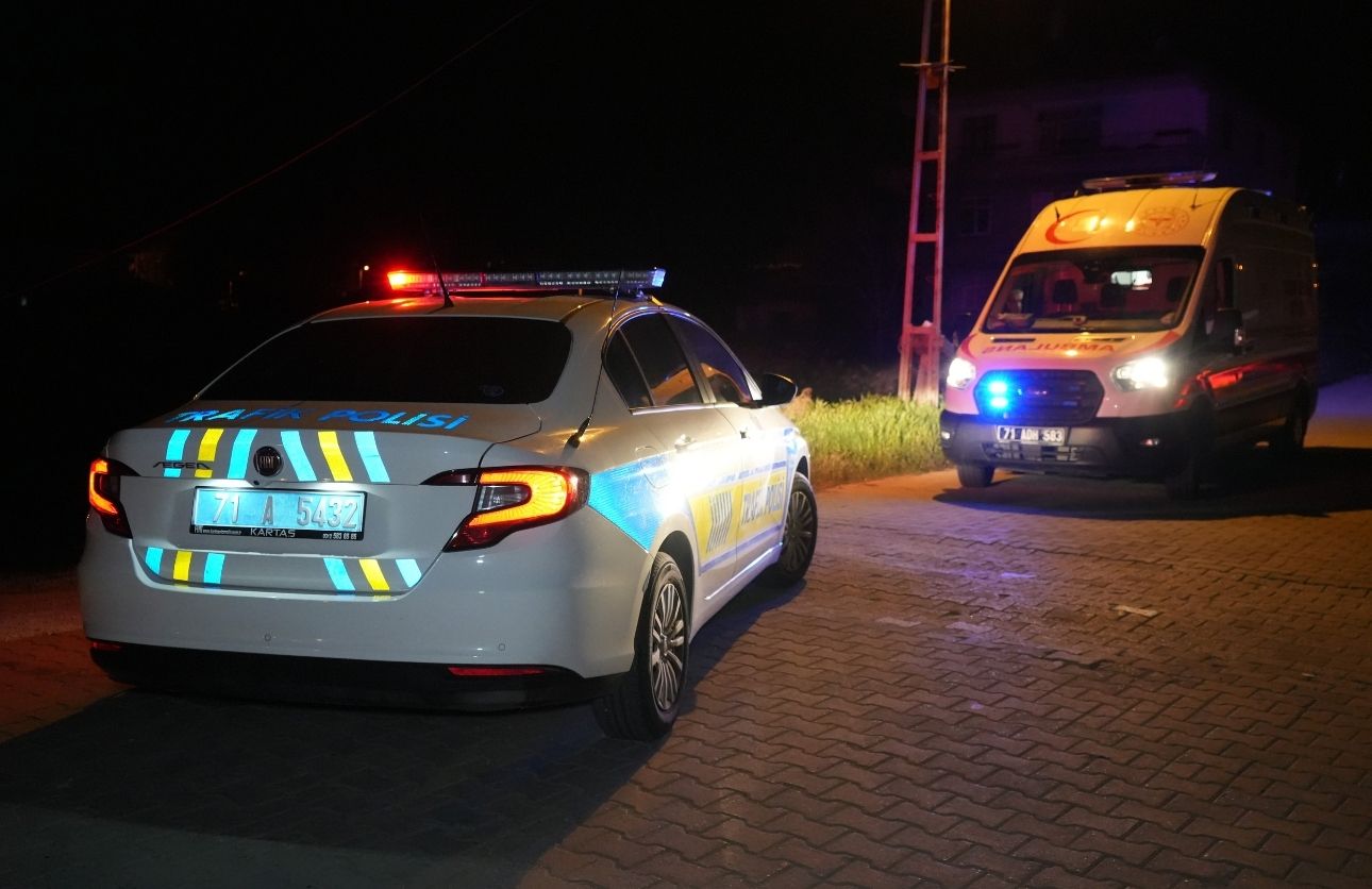 Otomobil Bahçe Duvarına Çarptı! (2)