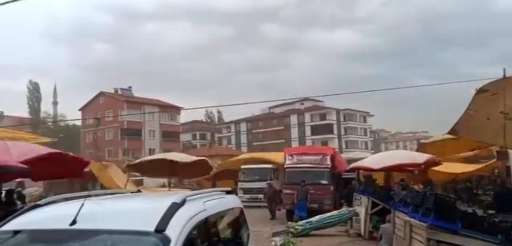 Fırtına Pazar Yerini Uçurdu