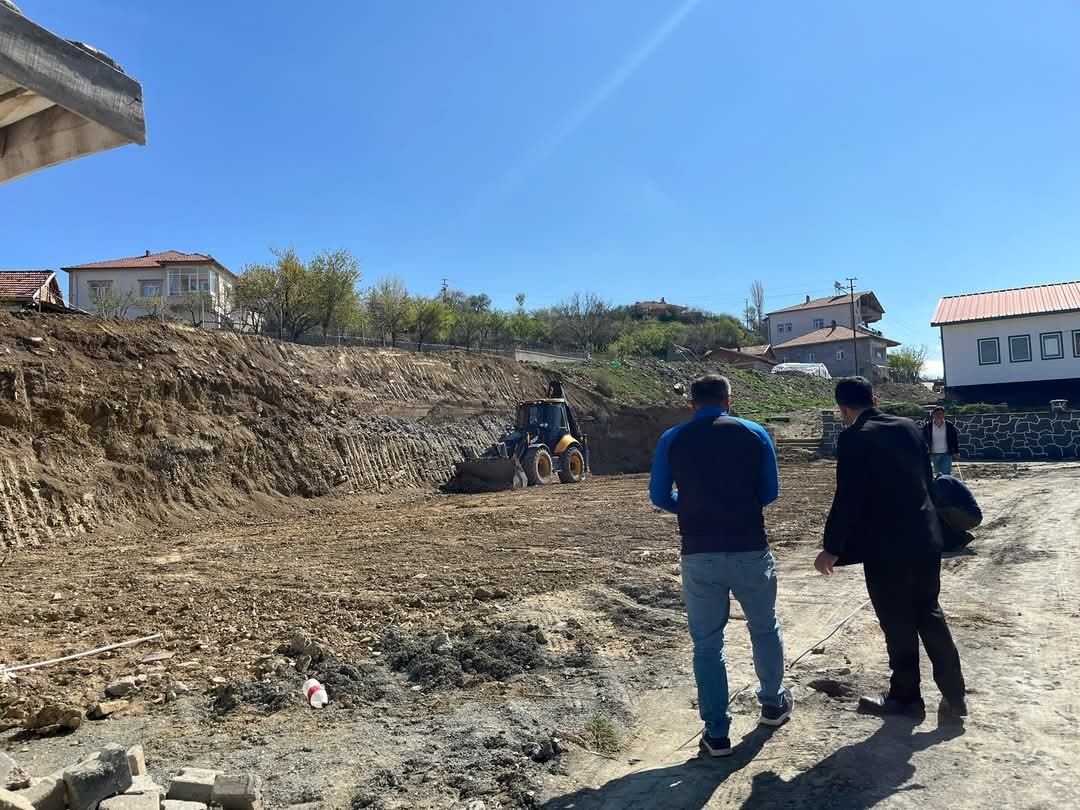 Yozgat’ın Çekerek Ilçesine Bağlı Özükavak Belediyesi, Belde Sakinlerinin Yaşam Kalitesini Artırmak Ve Modern Bir Görünüm Sağlamak Amacıyla Çalışmalarını Sürdürüyor.   (1)
