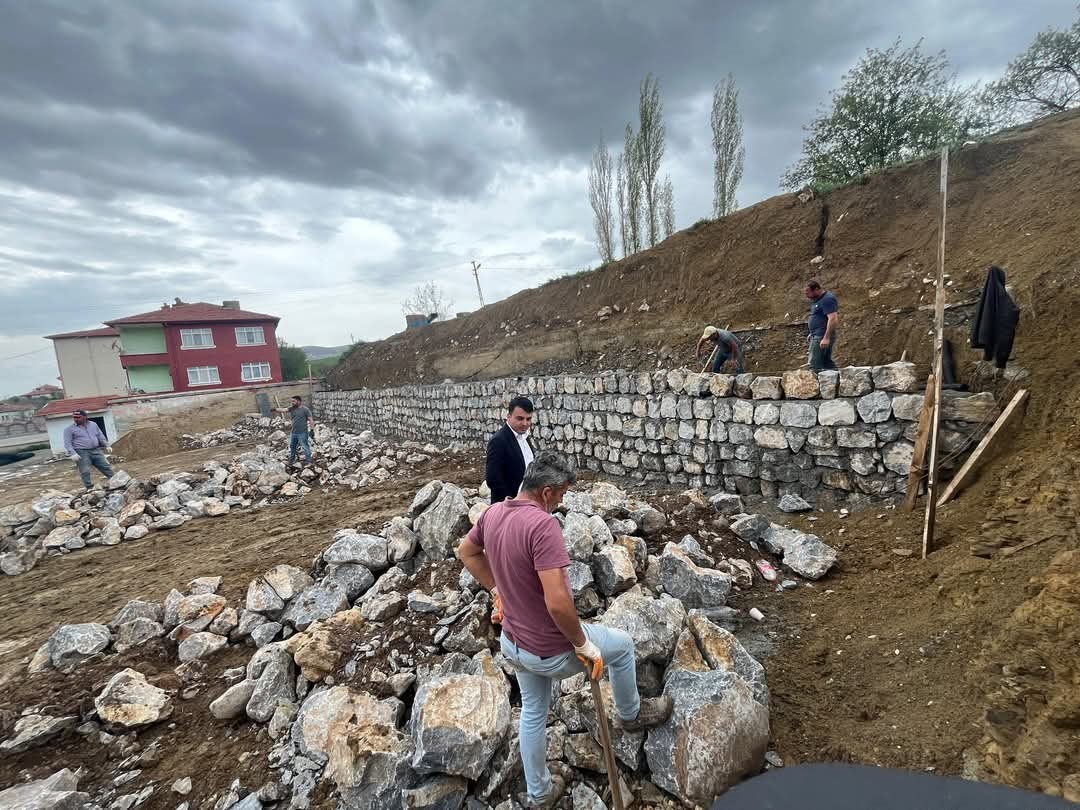 Yozgat’ın Çekerek Ilçesine Bağlı Özükavak Belediyesi, Belde Sakinlerinin Yaşam Kalitesini Artırmak Ve Modern Bir Görünüm Sağlamak Amacıyla Çalışmalarını Sürdürüyor.   (3)