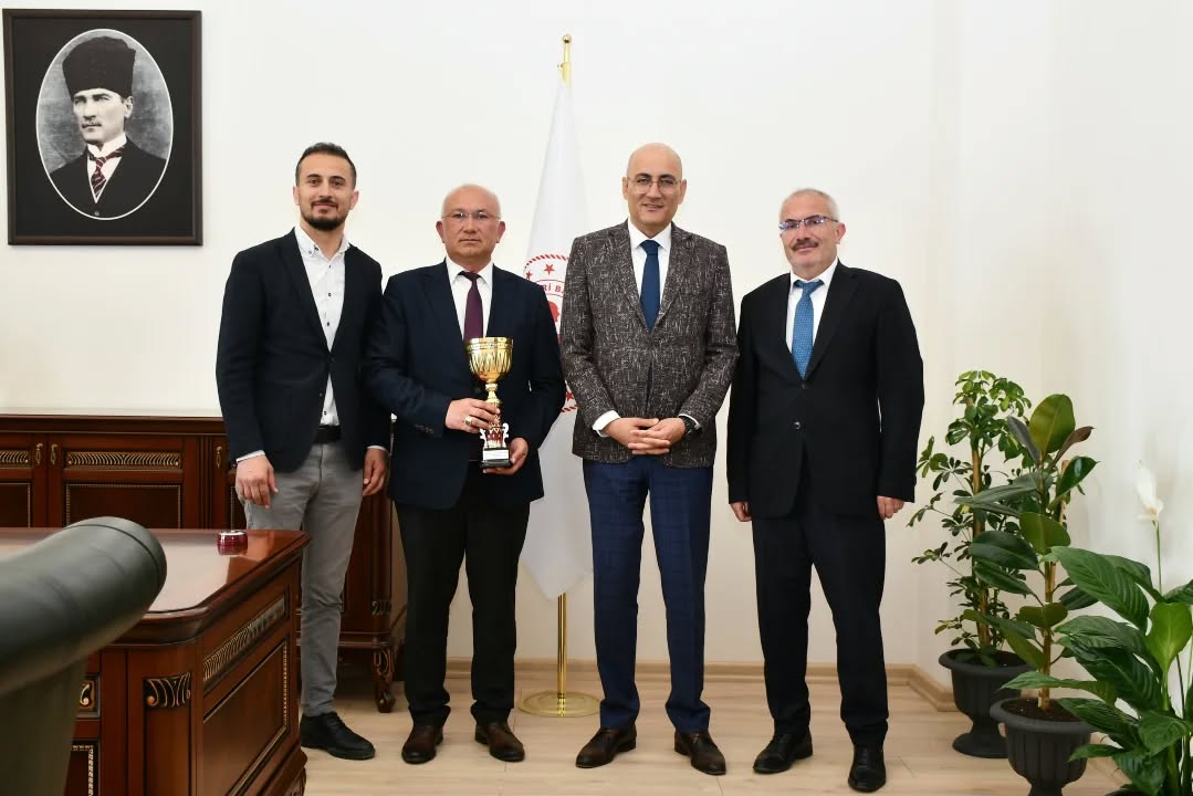 Şampiyonları Tebrik Etti2