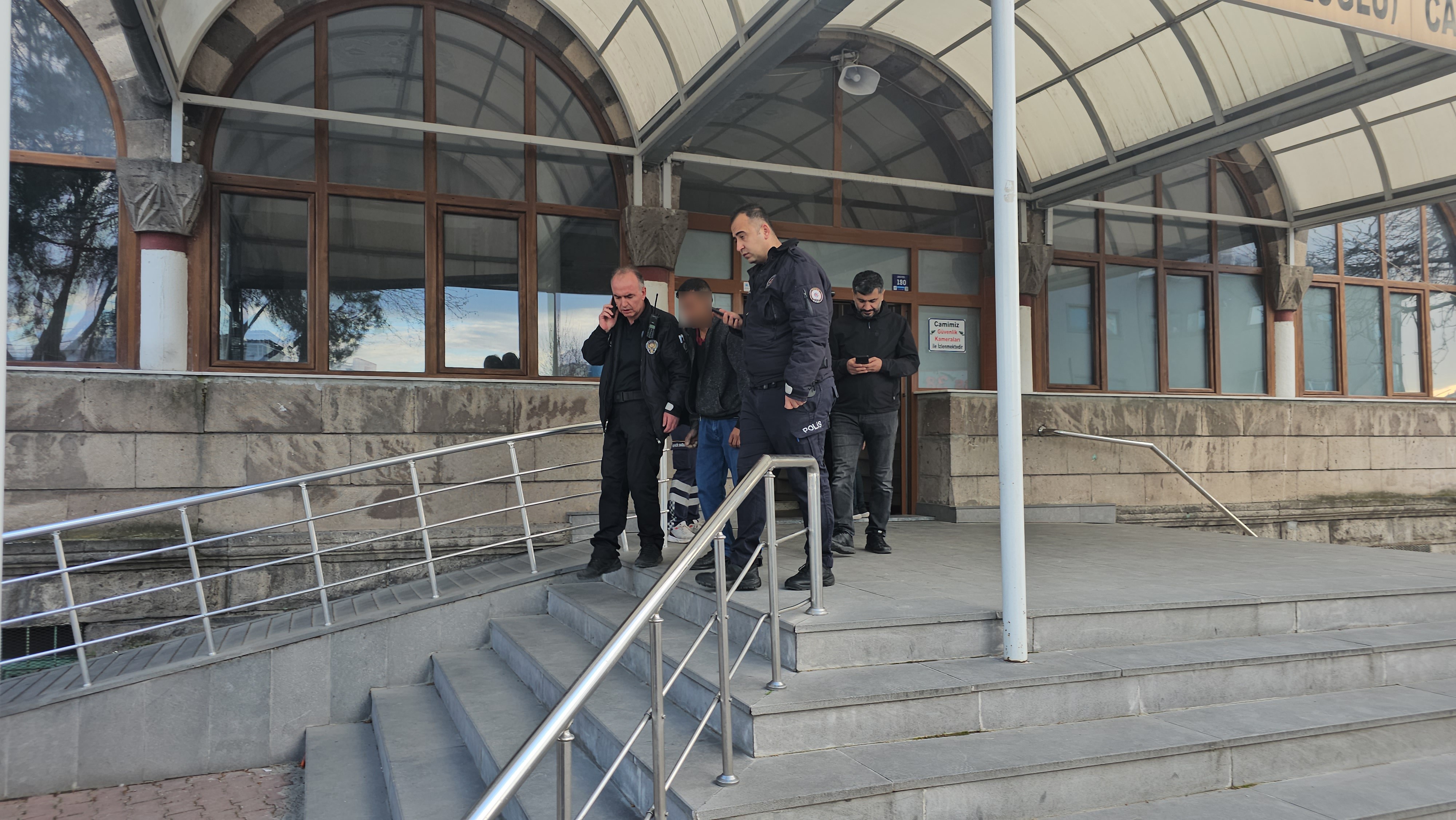 Minare Intihar Girişimi (2)