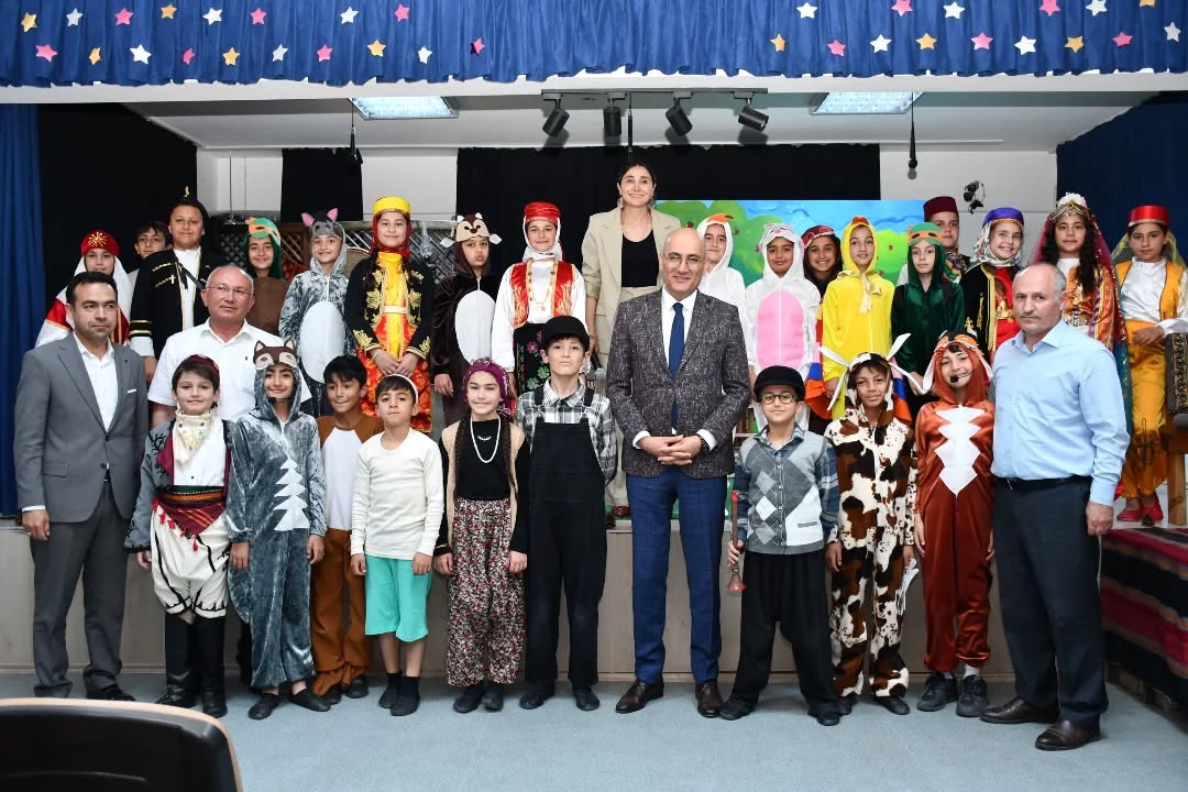 Çocuk Tiyatrosu Sahnelendi