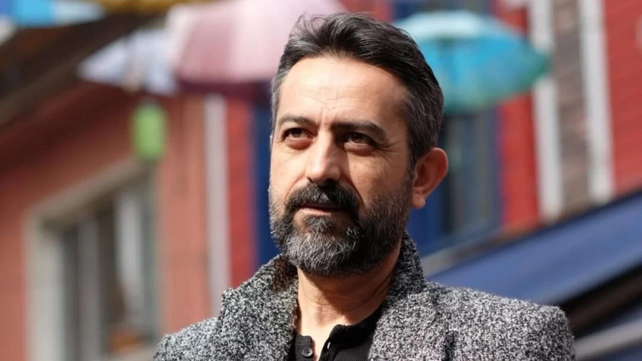Nail Kırmızıgül Kimdir