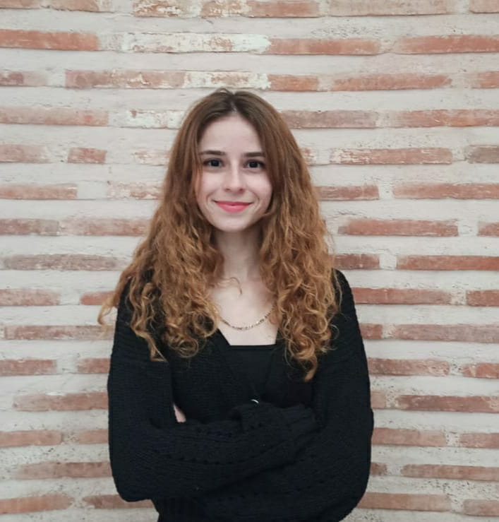 Ecre Begüm Bayrak Kimdir2