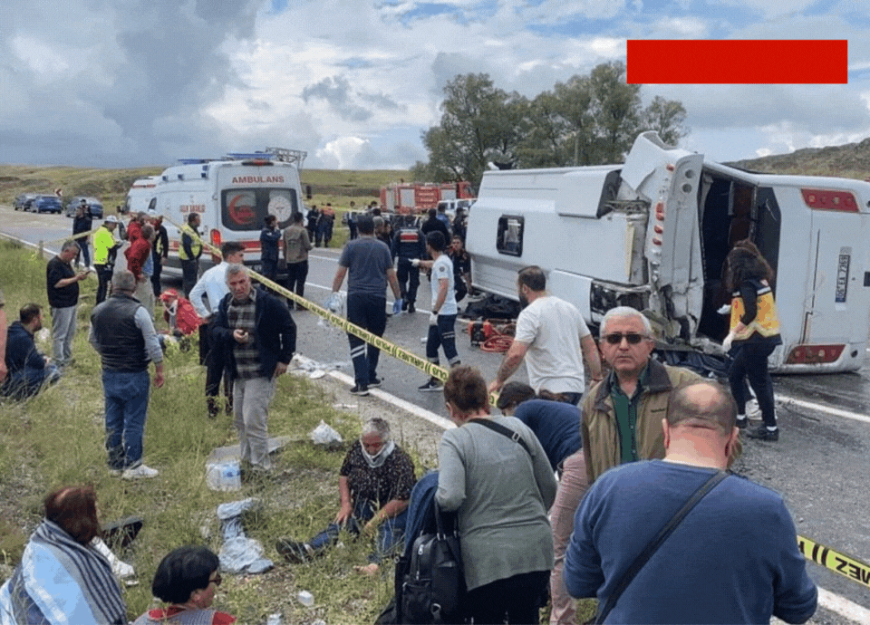 Yozgat'ta midibüs şarampole devrildi: 2 ölü 15 yaralı!