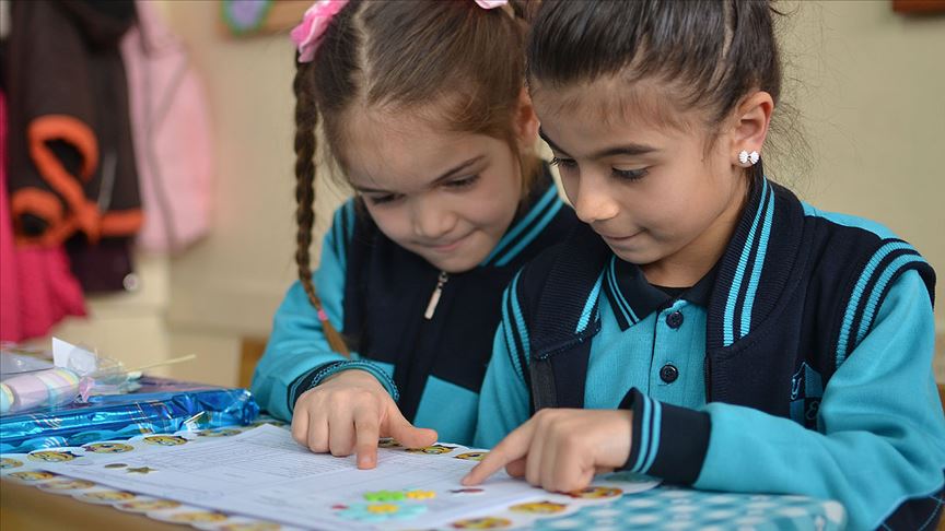 Öğrenci̇ler Yeni̇den Dersbaşina! (1)