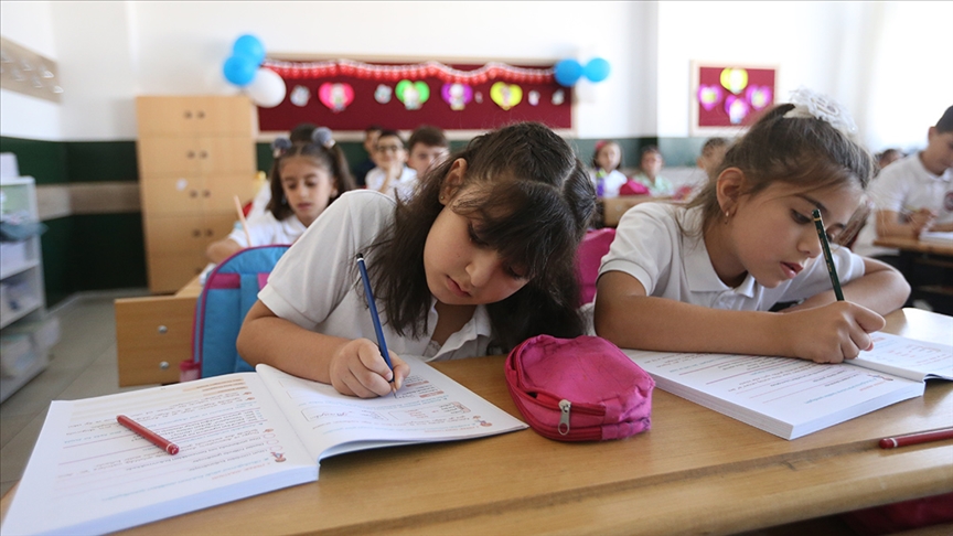 Öğrenci̇ler Yeni̇den Dersbaşina! (5)