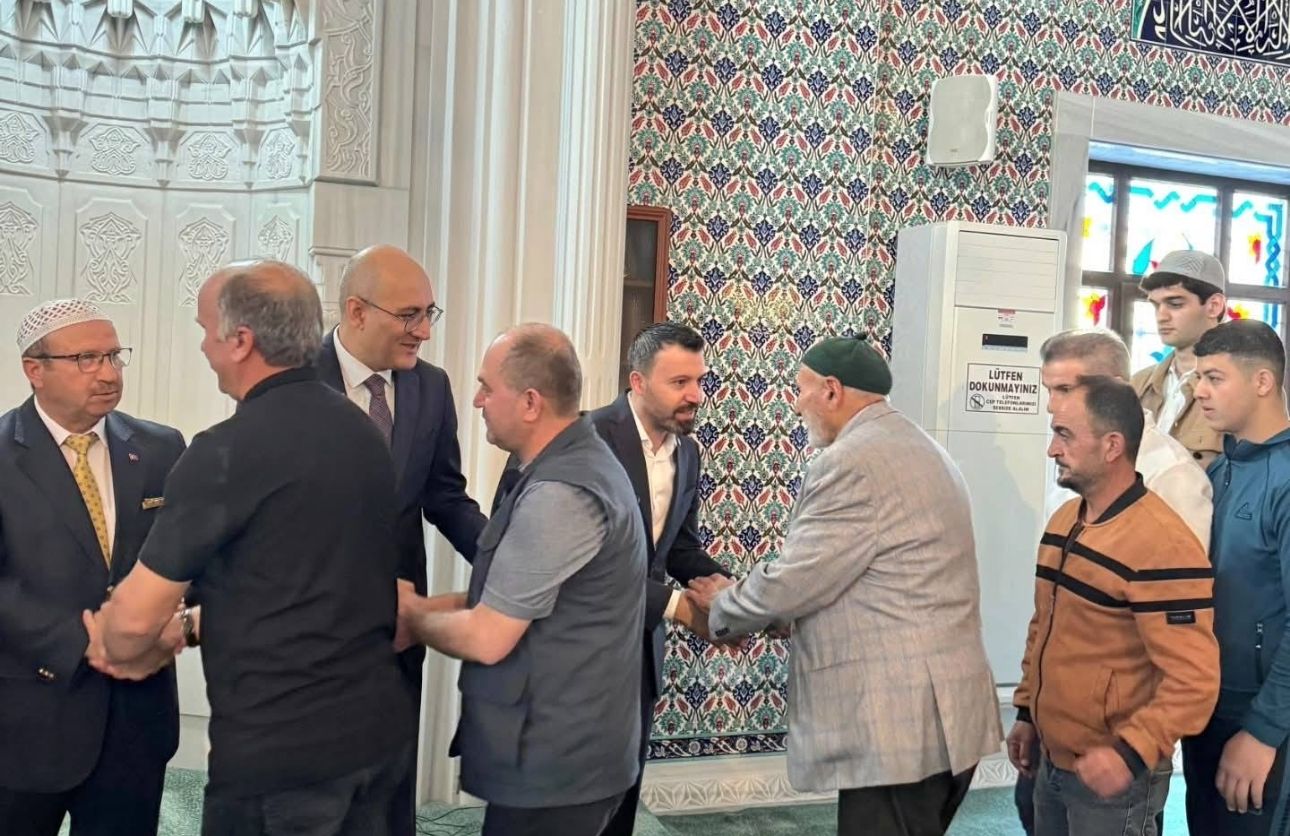 Şahan, Bayram Sabahında Vatandaşlarla Buluştu (3)