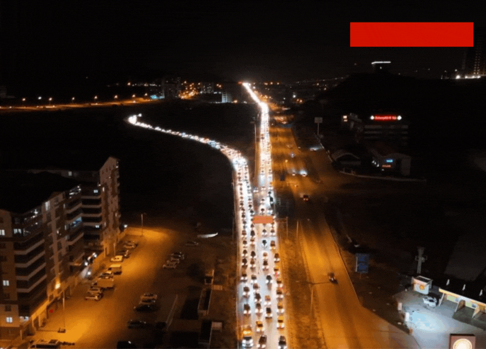 Kilit kavşakta trafik fena kitlendi!
