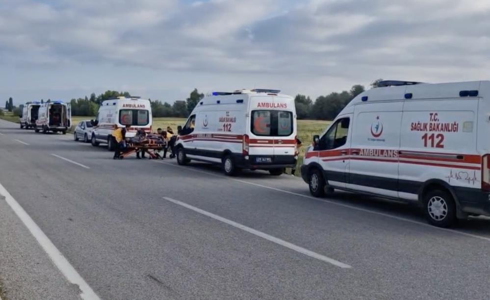 Minibüs Şarampole Devrildi5