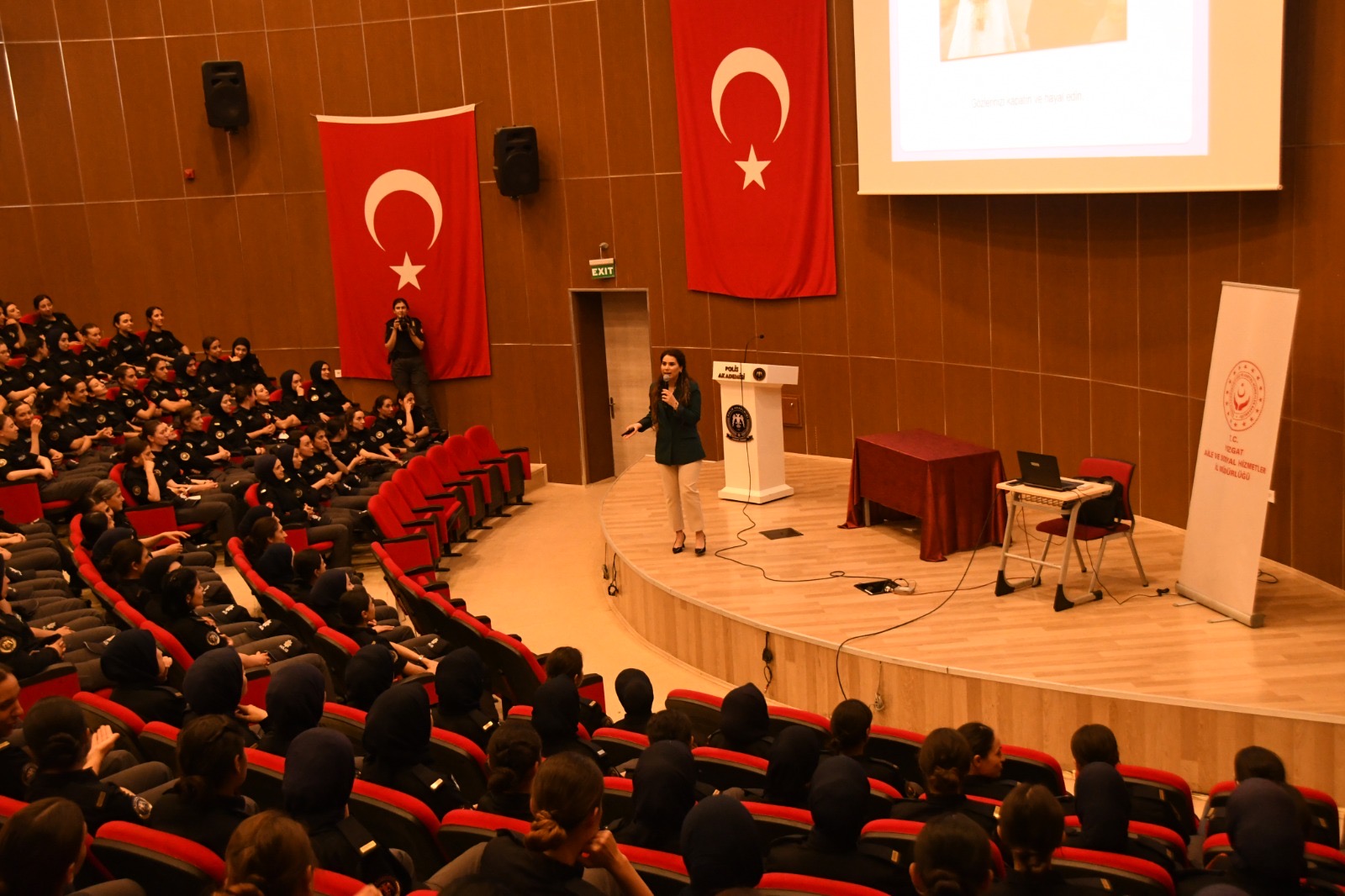 Eğitimler Devam Ediyor (1)
