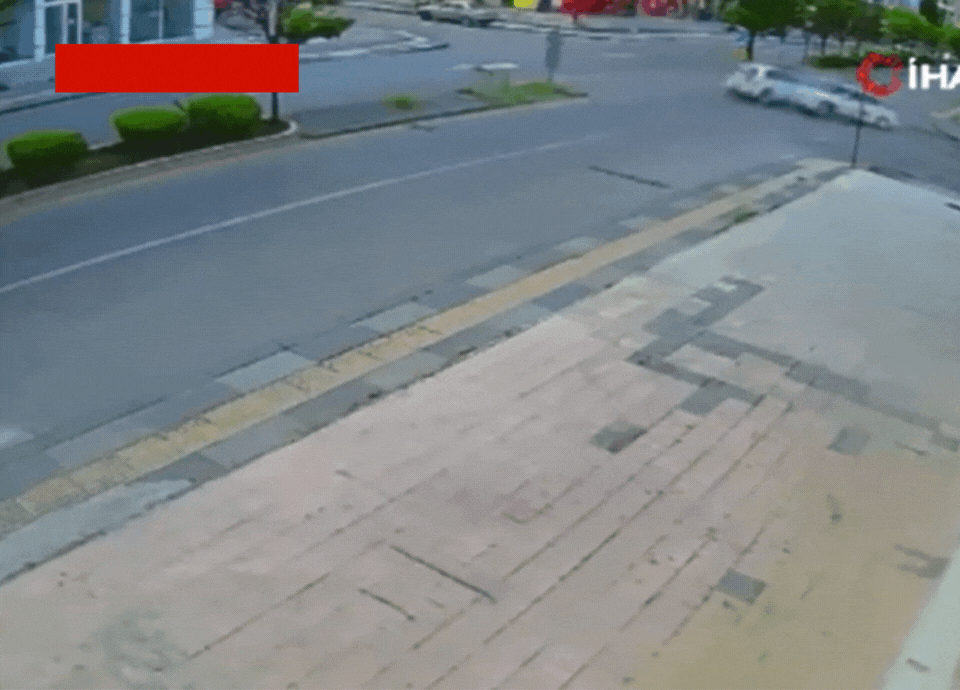 1’i ağır 5 kişinin yaralandığı trafik kazası kamerada!