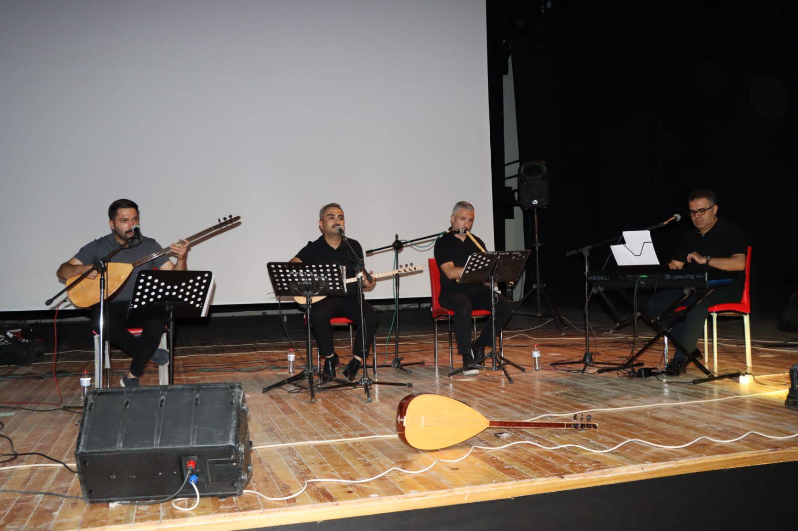 Öğretmenlerden Müzik Dinletisi3
