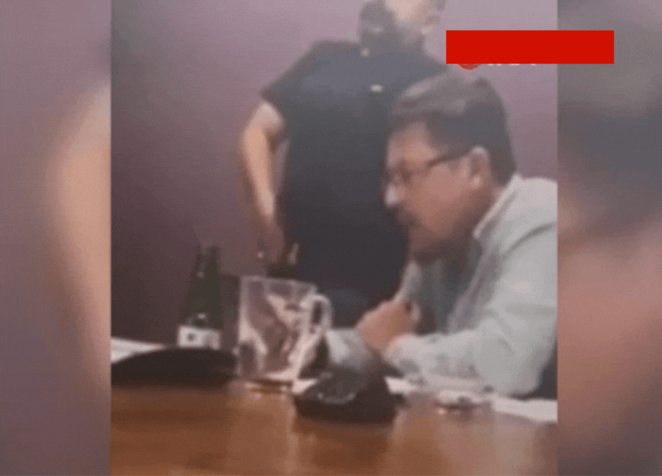 İş yerini bastıkları şahsın ayağından vurup o anları kaydettiler
