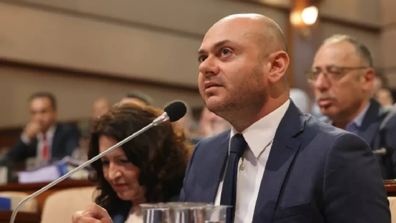 Gencay Özcan Kimdir