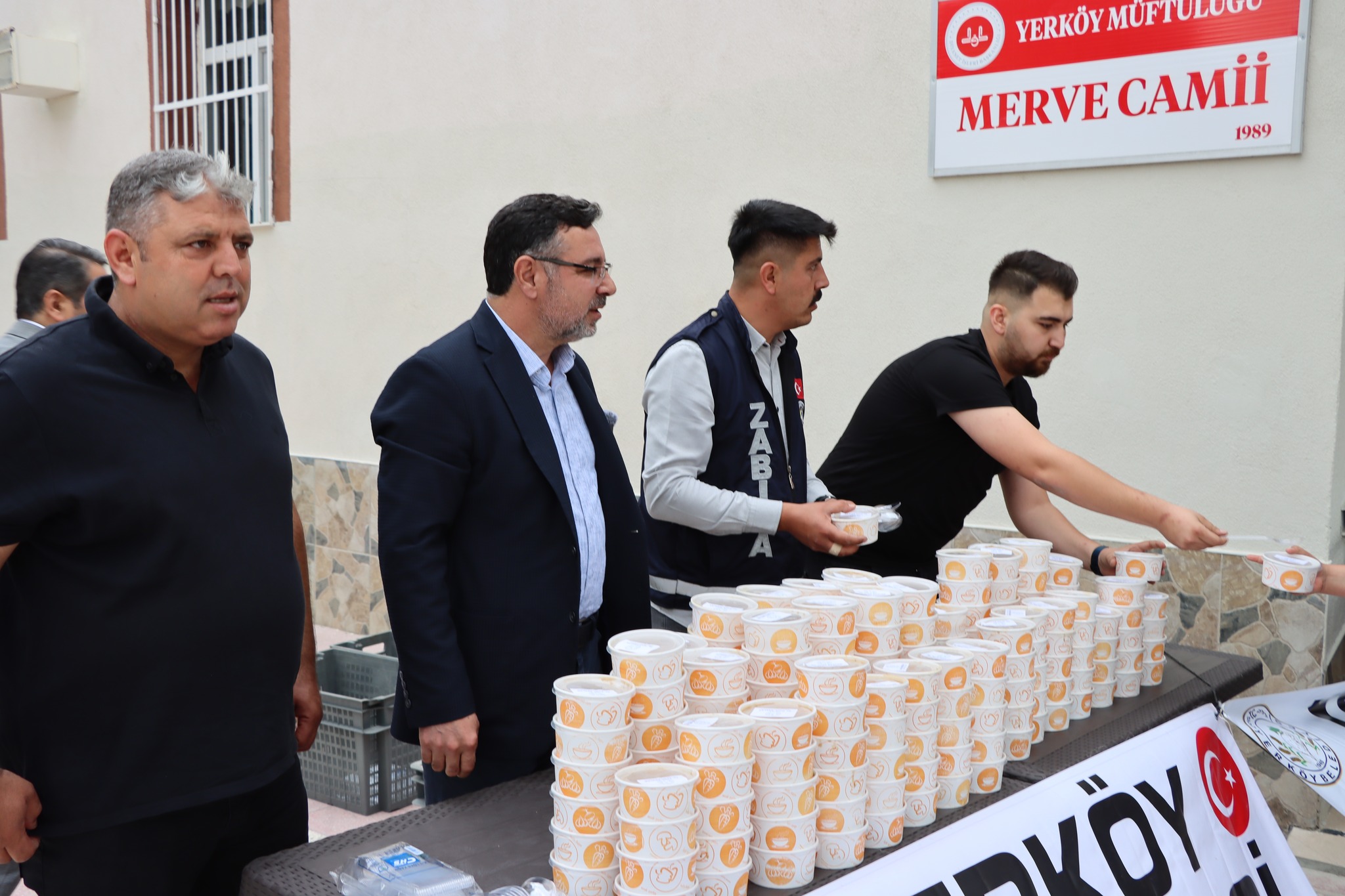Vatandaşlara Aşure Ikramı