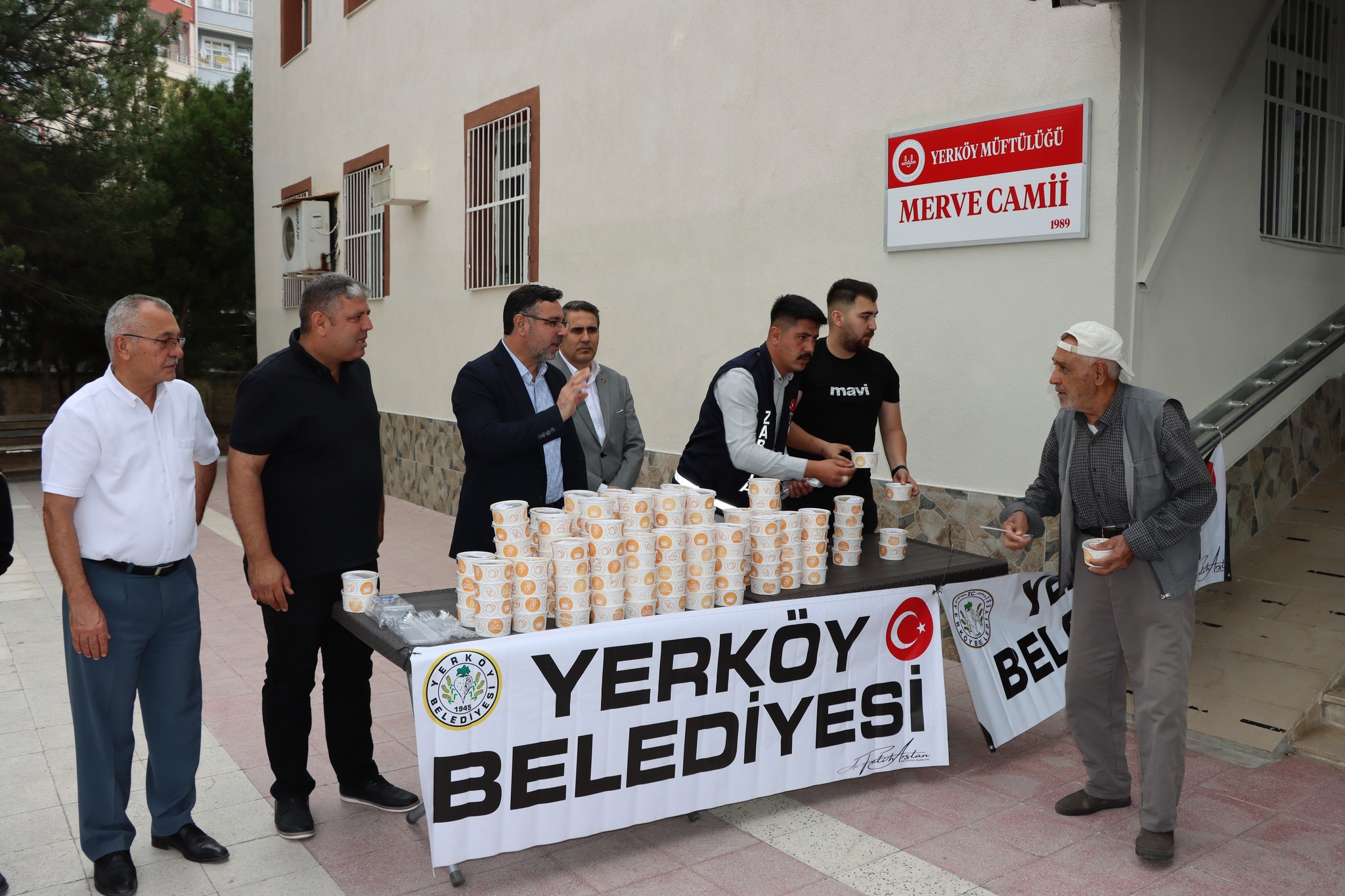 Vatandaşlara Aşure Ikramı2