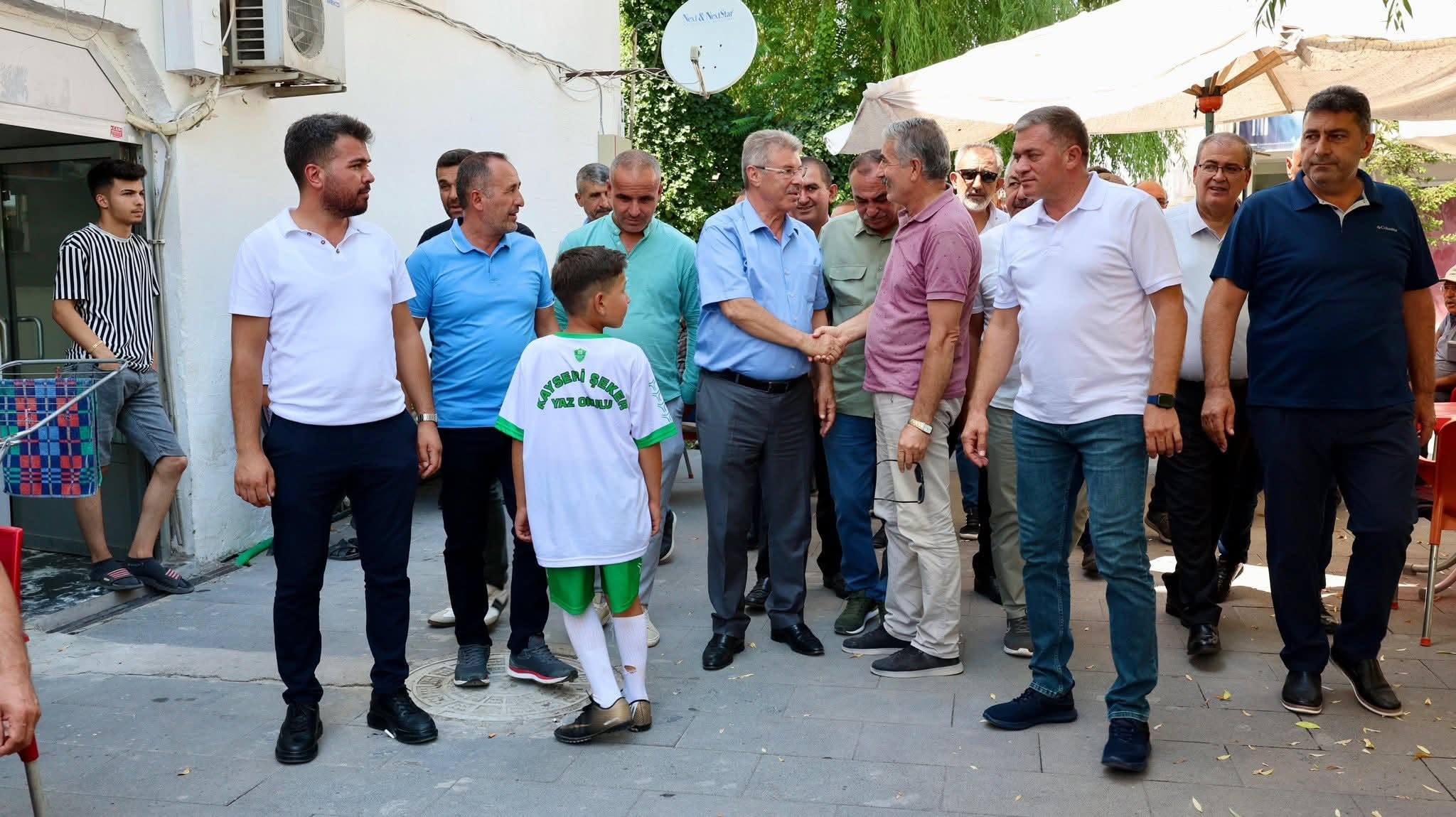Çiftçilerle Bir Araya Geldi