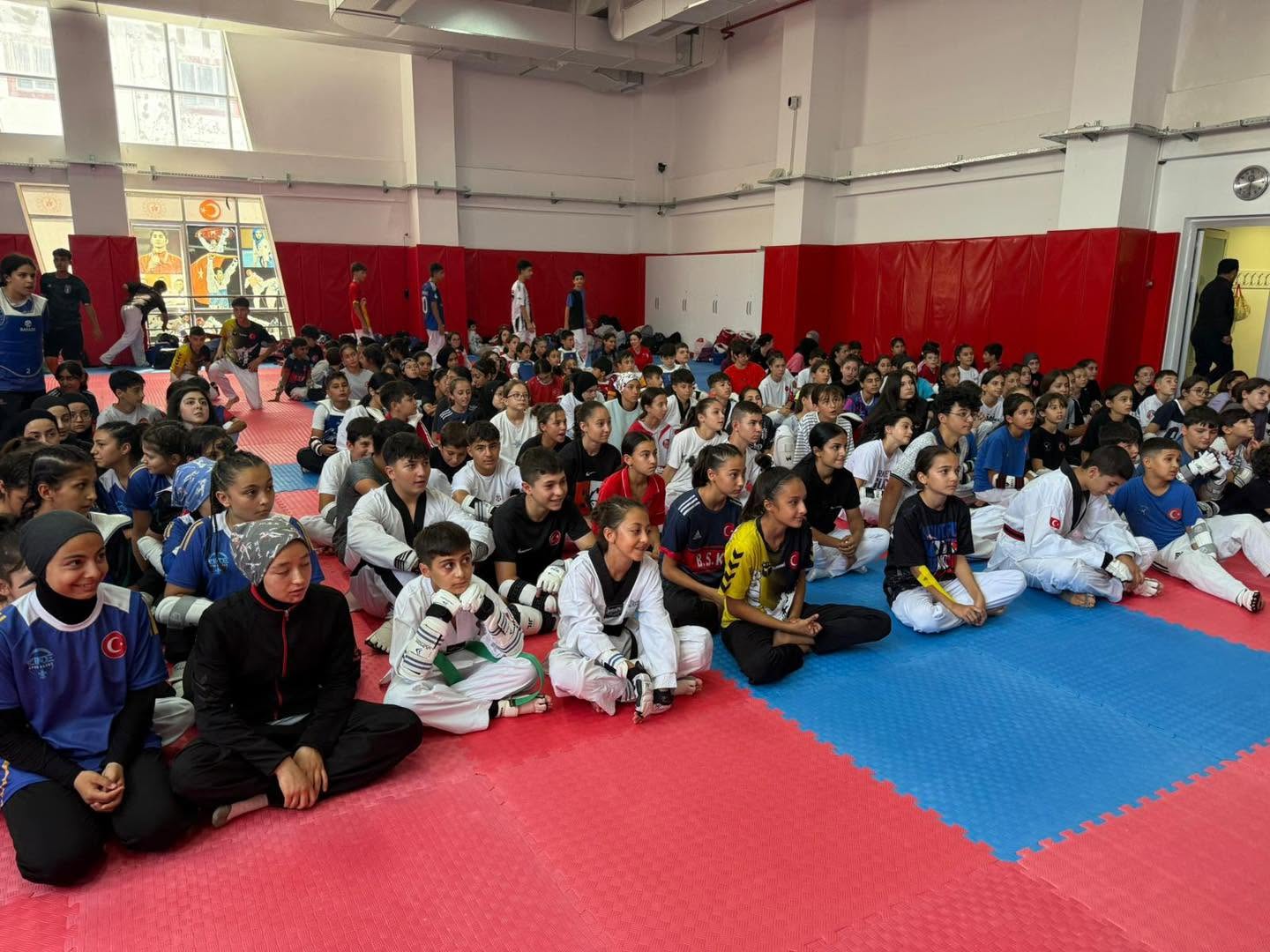 Taekwondo Antrenmanını Ziyaret Etti